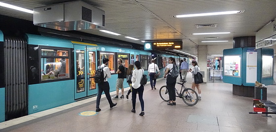 Frankfustilainen U-Bahn-asema.