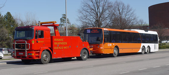 Jokeribussien oranssi brändiväritys