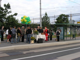 Ysin ensimmäisen vuoron matkustajia.