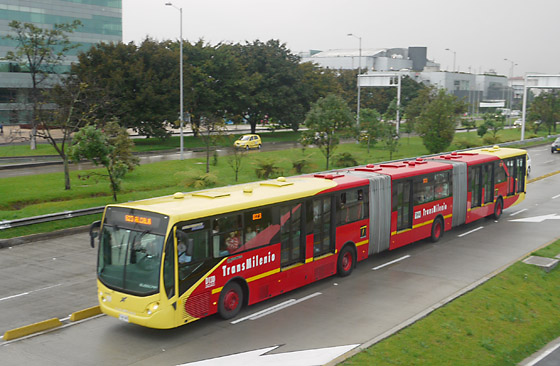 TransMilenio superbussi Bogotàssa 2014.