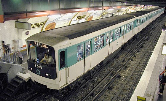 Metrojuna Pariisissa.