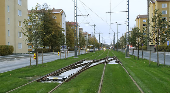 Viherrata ja puolenvaihtovaihteet Teiskontiellä.