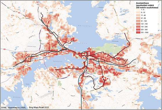 Raitiotien laajennusselvityksen linjasto väestötiheyskartalla.